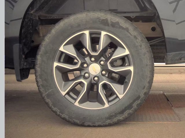 Used 2024 Chevrolet Silverado 1500 LT AWD/4WD image 23
