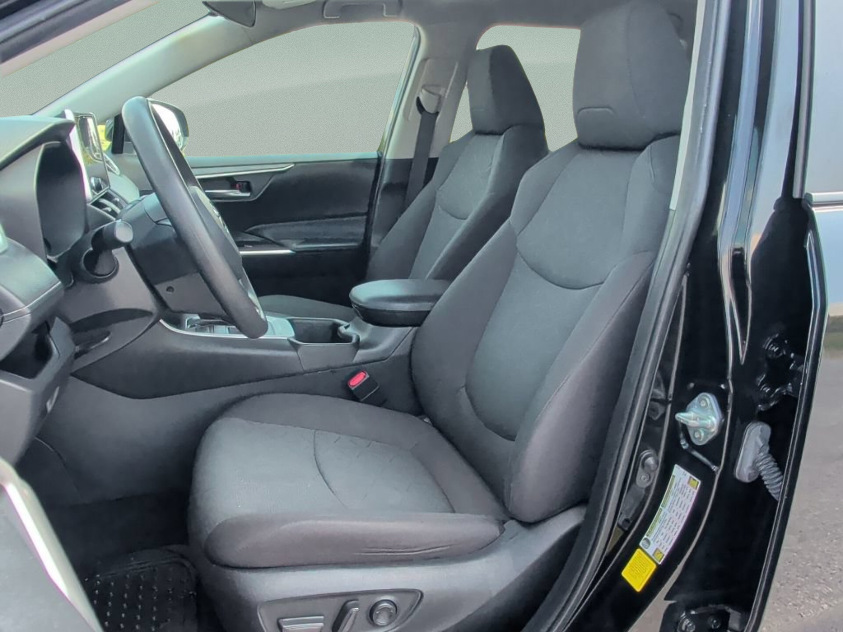 Used 2024 Toyota RAV4 XLE FWD image 15