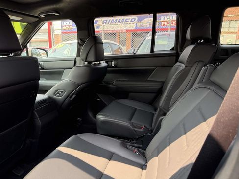 Certified 2025 Hyundai Santa Fe Calligraphy AWD/4WD image 12