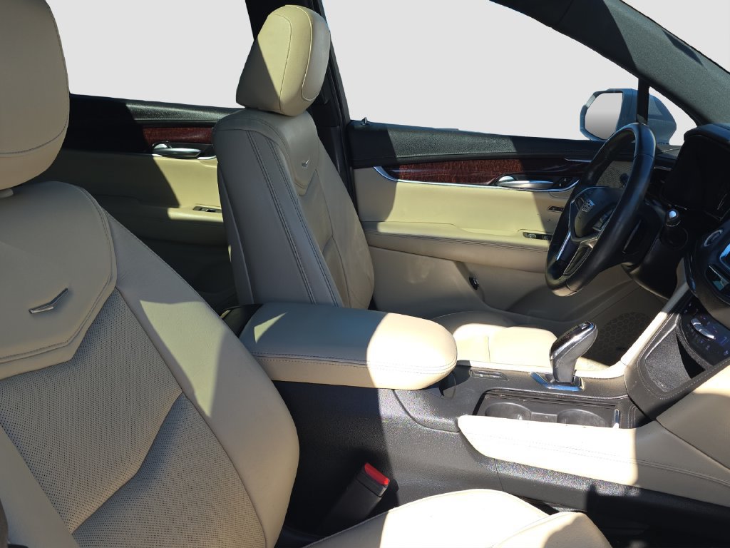 Used 2017 Cadillac XT5 Premium Luxury FWD image 19