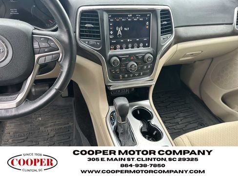 Used 2018 Jeep Grand Cherokee Laredo RWD image 24