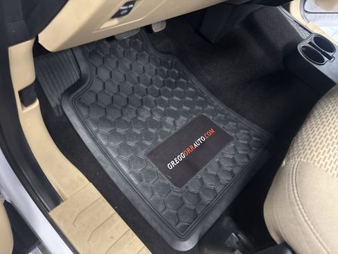 Used 2019 Ford F150 XLT w/ Trailer Tow Package RWD image 12
