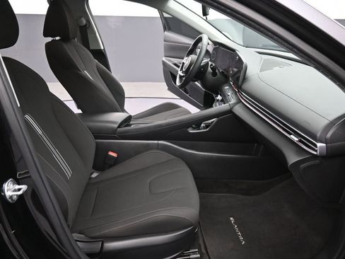 Used 2025 Hyundai Elantra SEL image 16