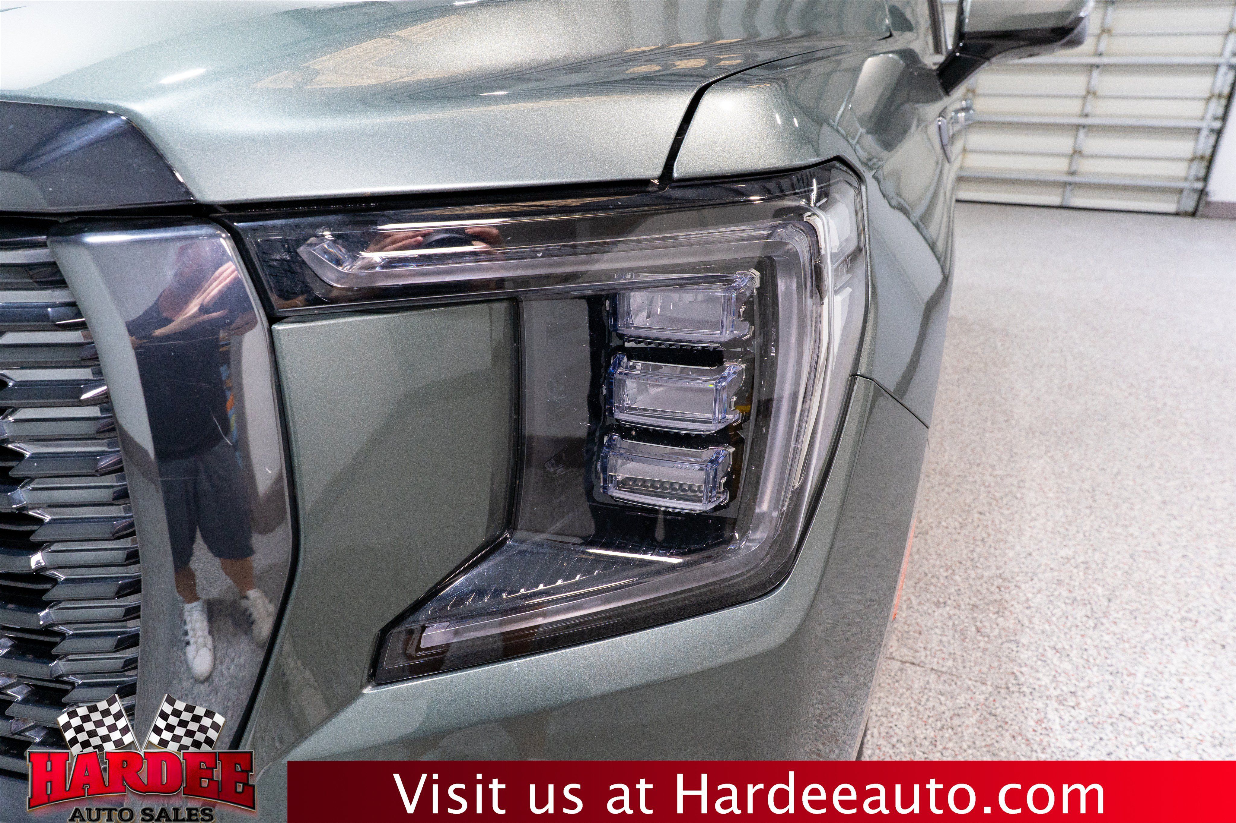 Used 2024 GMC Yukon Denali Ultimate AWD/4WD image 8
