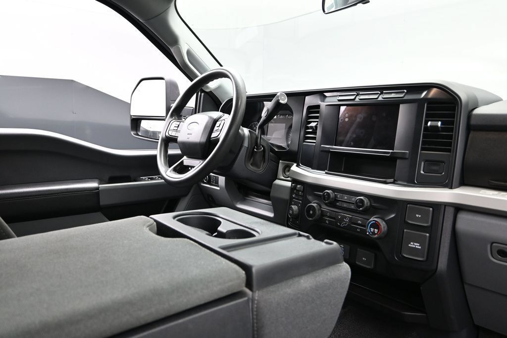 Used 2024 Ford F350 XLT AWD/4WD image 10