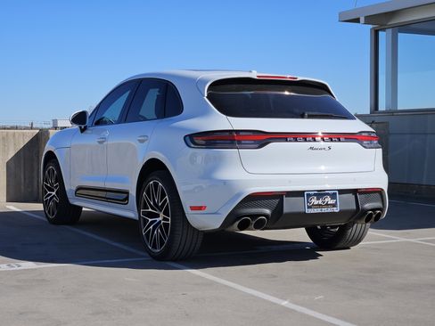 Certified 2023 Porsche Macan S image 3