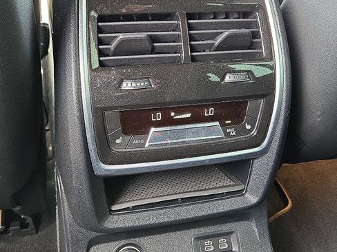 Used 2023 BMW ALPINA XB7 AWD/4WD image 17