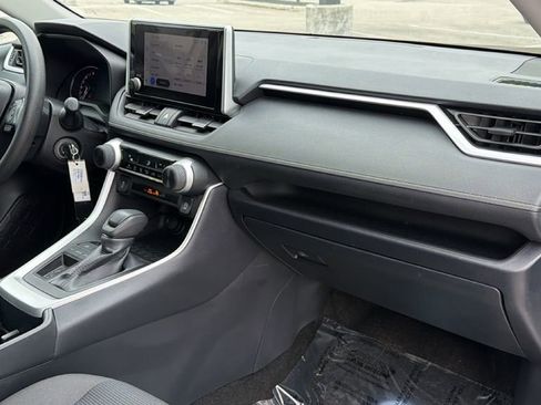 Certified 2025 Toyota RAV4 LE FWD image 41