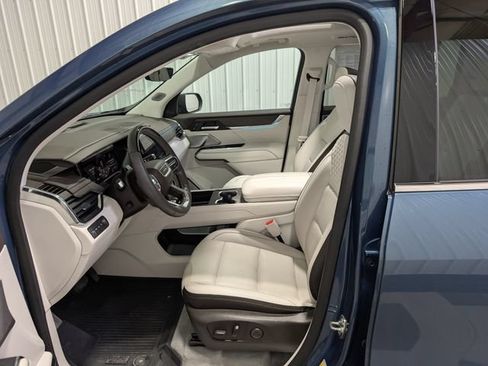 Used 2025 GMC Acadia Denali w/ Super Cruise Package AWD/4WD image 16