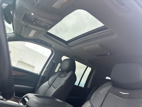 Used 2020 Cadillac Escalade ESV Premium Luxury AWD/4WD image 31