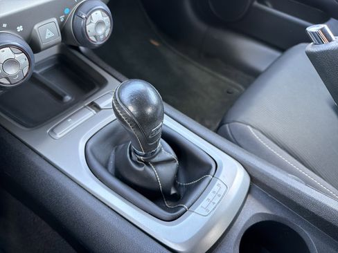 Used 2015 Chevrolet Camaro SS RWD image 25
