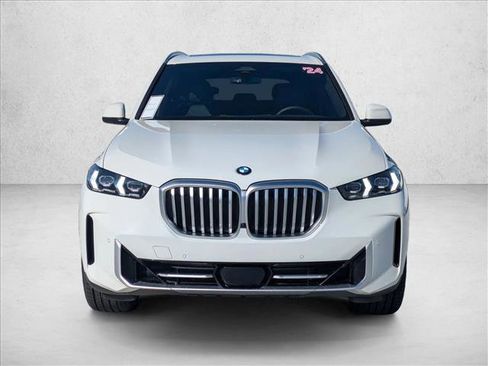 Certified 2024 BMW X5 sDrive40i w/ Premium Package image 2
