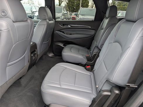 Used 2022 Buick Enclave Essence image 17