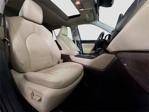 Used 2021 Toyota Highlander XLE image 30