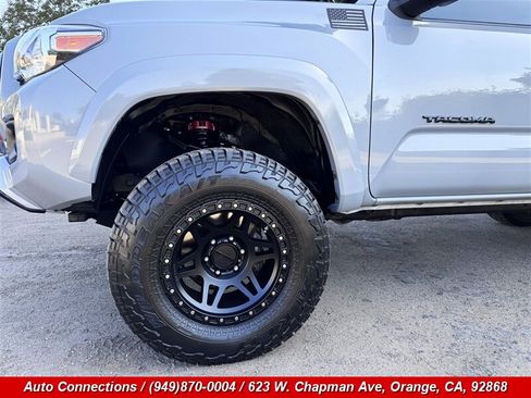 Used 2019 Toyota Tacoma TRD Sport w/ Technology Package RWD image 39