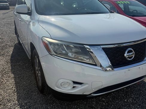 Used 2013 Nissan Pathfinder SV FWD image 1