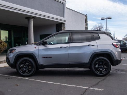 Used 2023 Jeep Compass Trailhawk image 4