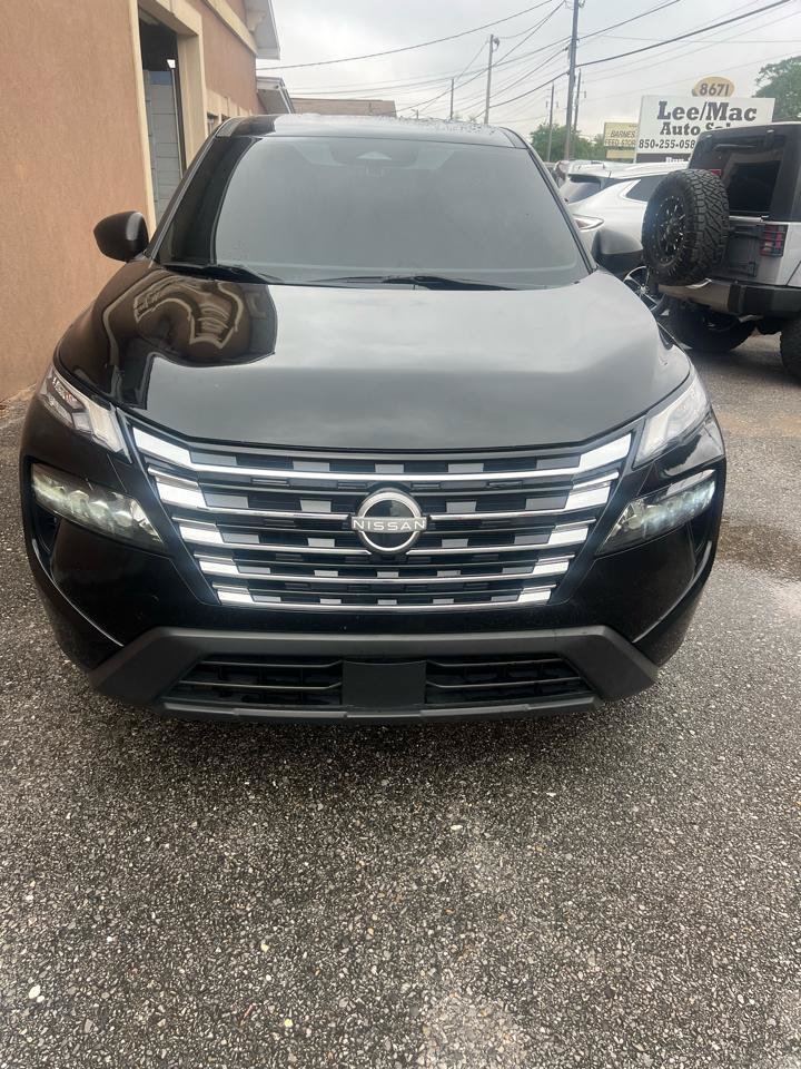 Used 2024 Nissan Rogue S FWD image 3