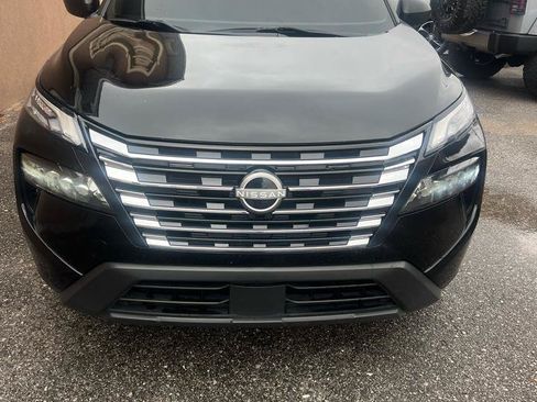 Used 2024 Nissan Rogue S FWD image 3