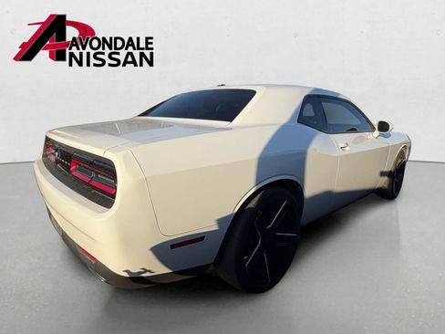 Used 2016 Dodge Challenger SXT RWD image 4