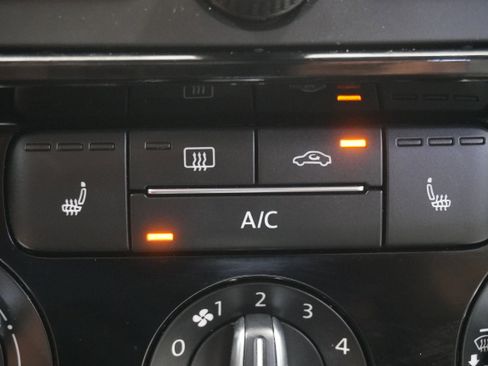 Used 2015 Volkswagen Jetta SE FWD image 19