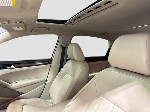 Used 2020 Volkswagen Passat 2.0T SEL image 24