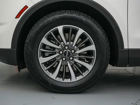 Used 2022 Lincoln Nautilus AWD w/ Premium Package image 11