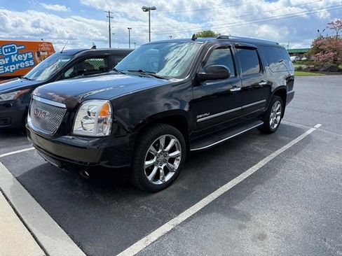 Used 2013 GMC Yukon XL Denali image 3