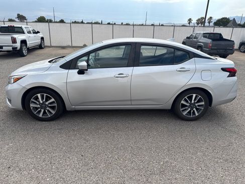Used 2024 Nissan Versa SV FWD image 3