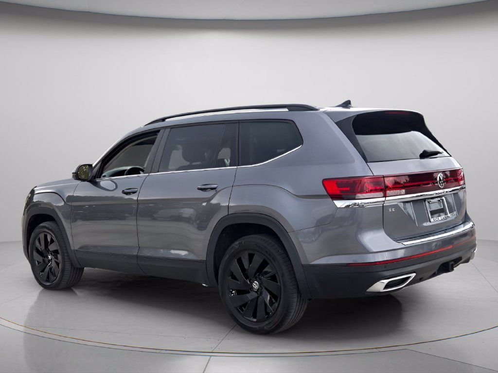 Certified 2024 Volkswagen Atlas SE w/ Black Wheel Package FWD image 4