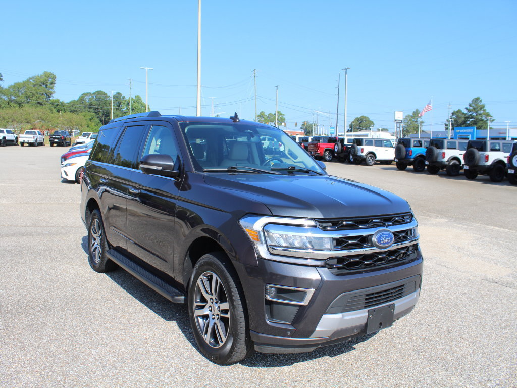 Used 2024 Ford Expedition Limited AWD/4WD image 2