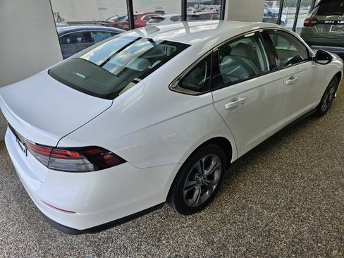 Used 2024 Honda Accord EX image 2