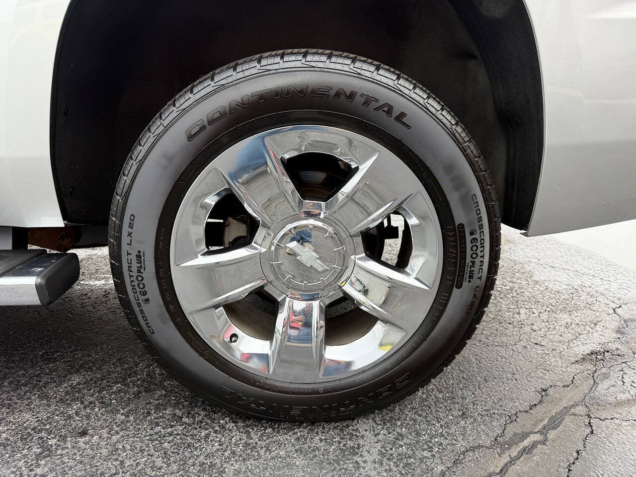 Used 2017 Chevrolet Tahoe LT w/ LT Signature Package AWD/4WD image 9