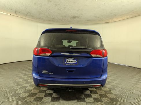 Used 2020 Chrysler Pacifica Touring-L Plus FWD image 7