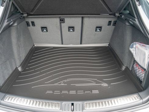 Certified 2026 Porsche Macan AWD/4WD image 27