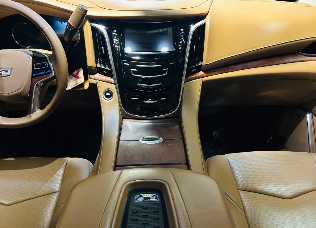 Used 2016 Cadillac Escalade ESV Platinum AWD/4WD image 17