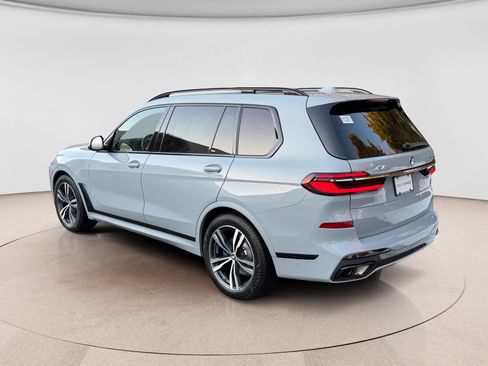 Used 2023 BMW X7 xDrive40i w/ Executive Package image 3