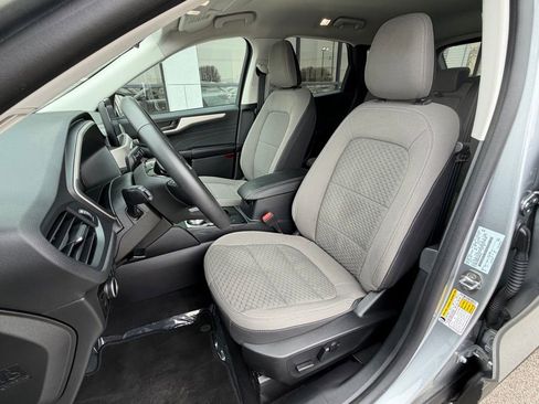 Used 2022 Ford Escape SE w/ SE Sport Appearance Package image 18