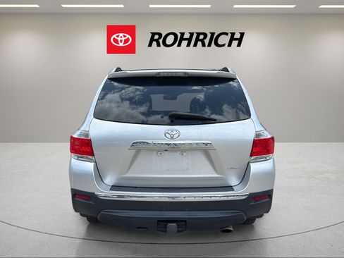 Used 2013 Toyota Highlander Plus AWD/4WD image 7