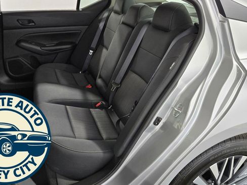 Used 2024 Nissan Altima 2.5 SV image 21