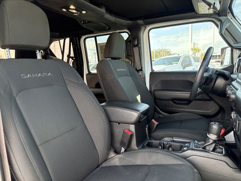 Used 2019 Jeep Wrangler Unlimited Sahara image 13