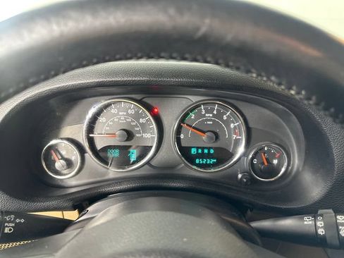 Used 2015 Jeep Wrangler Unlimited Sahara w/ Connectivity Group AWD/4WD image 20
