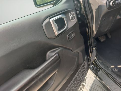 Used 2018 Jeep Wrangler Unlimited Sport S AWD/4WD image 22