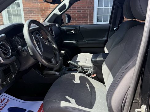 Used 2016 Toyota Tacoma TRD Sport w/ Towing Package AWD/4WD image 10