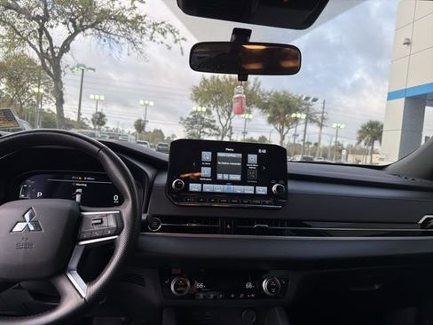 Used 2023 Mitsubishi Outlander SE image 9
