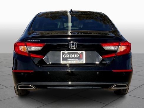 Used 2018 Honda Accord Touring image 4