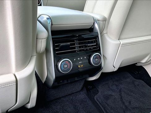 Certified 2023 Land Rover Range Rover SE image 10