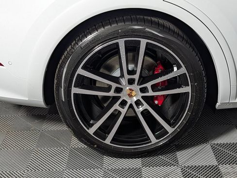 New 2026 Porsche Cayenne GTS AWD/4WD image 13