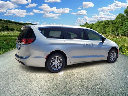 New 2026 Chrysler Voyager LX image 4