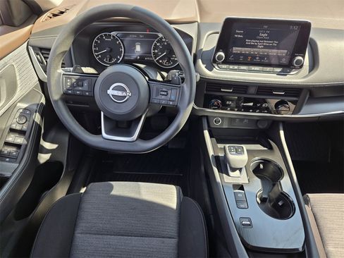 Used 2023 Nissan Rogue SV image 24